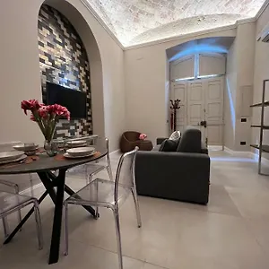 Zentral Naples
